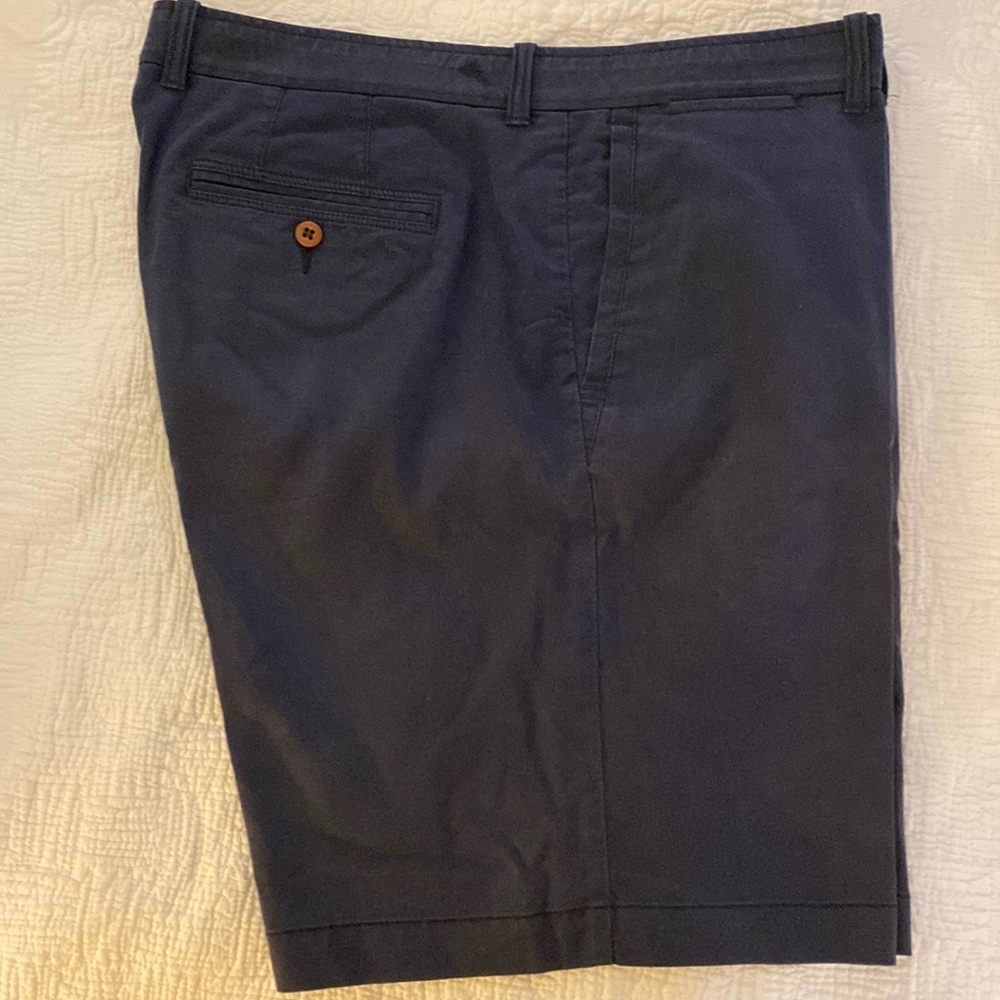 Men’s Tommy Bahama 40” waist flat front navy shorts